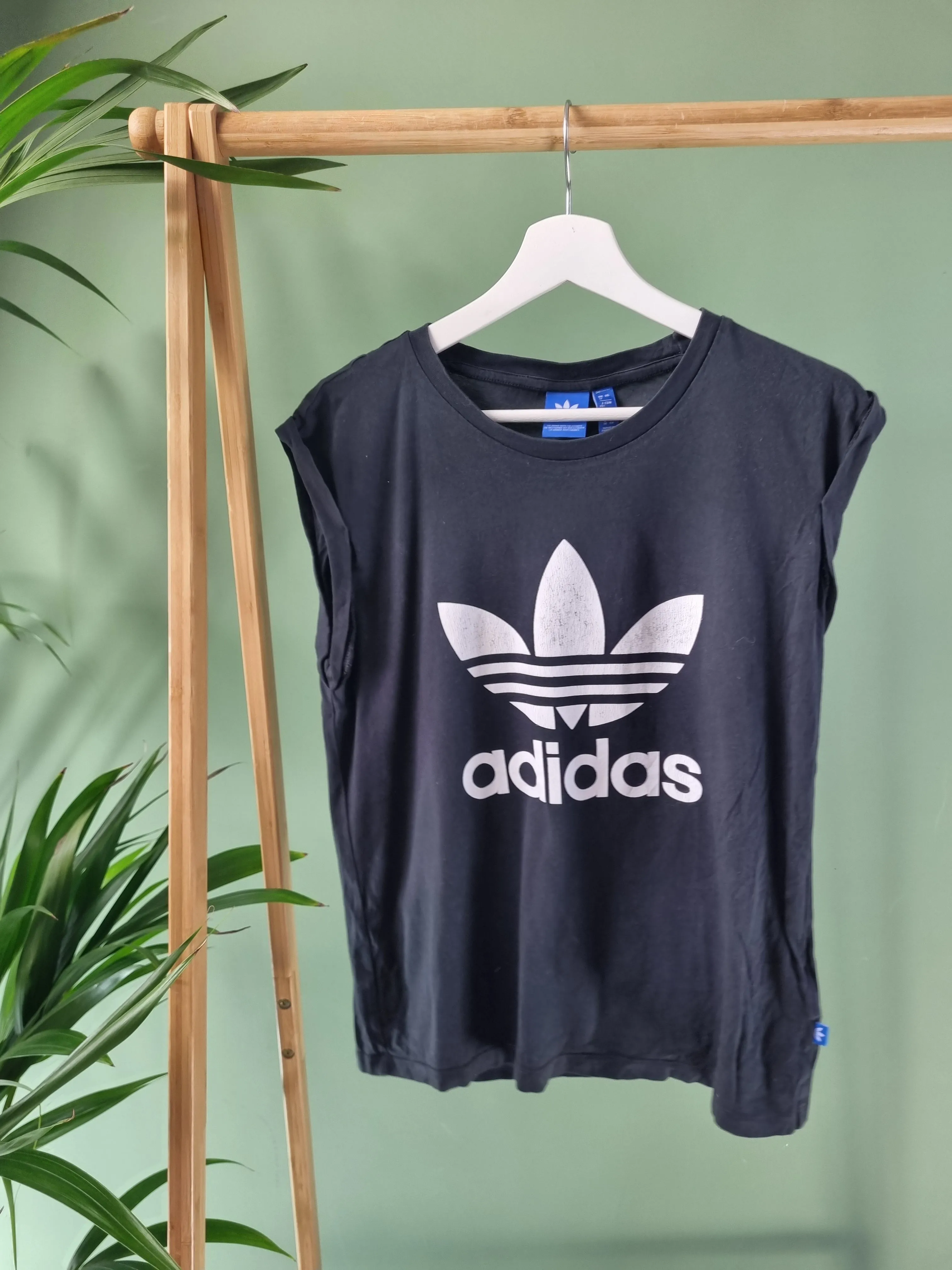 Adidas sleeveless tee maat M