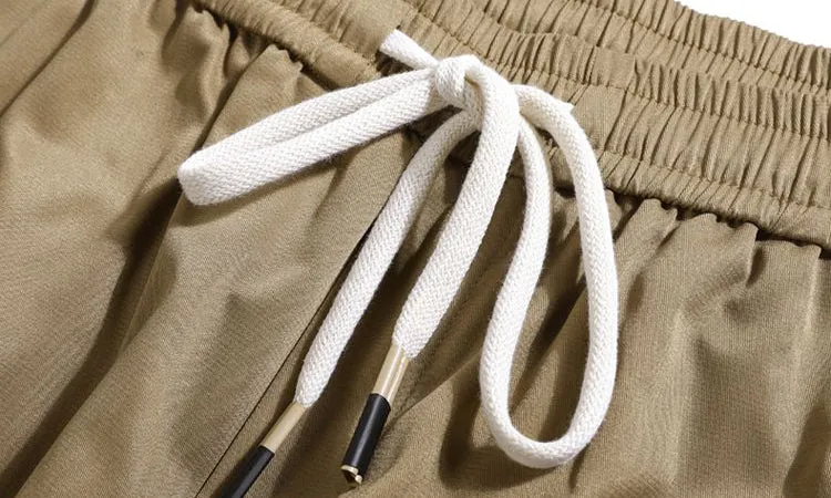 Comfortable Tapered Leg Cargo Pants Featuring Bellows Pockets