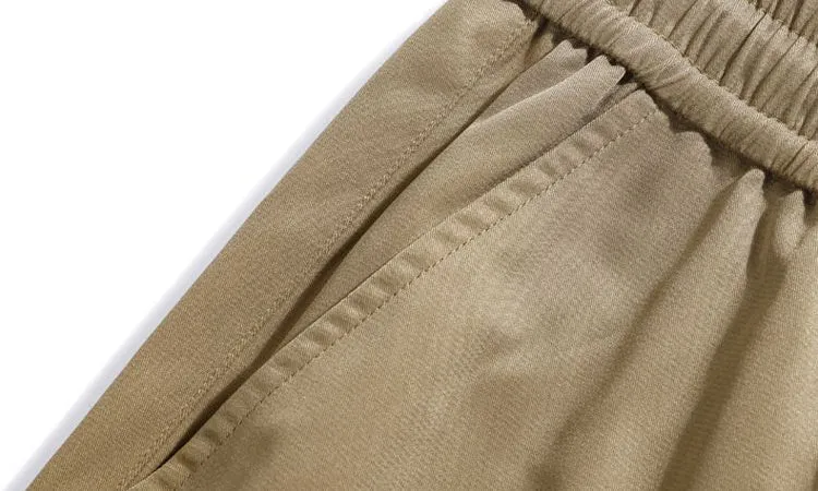 Comfortable Tapered Leg Cargo Pants Featuring Bellows Pockets