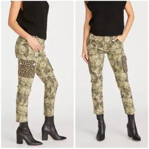 Driftwood Slouchy Jeans Cargo Pants Safari Camo Leopard Size 26