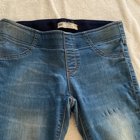 Free People Penny Pull On Stretchy great Pull On Flare pants