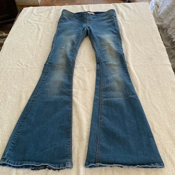 Free People Penny Pull On Stretchy great Pull On Flare pants