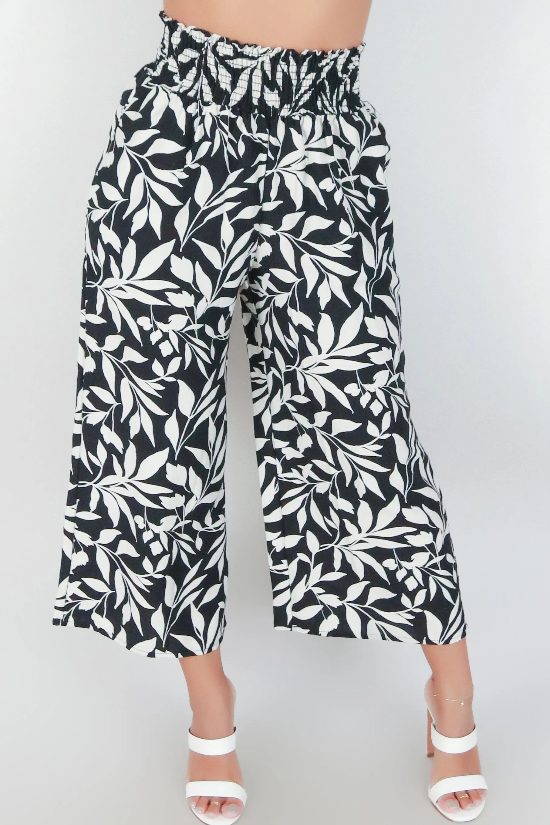 PLEASE HOLD CAPRI PANTS