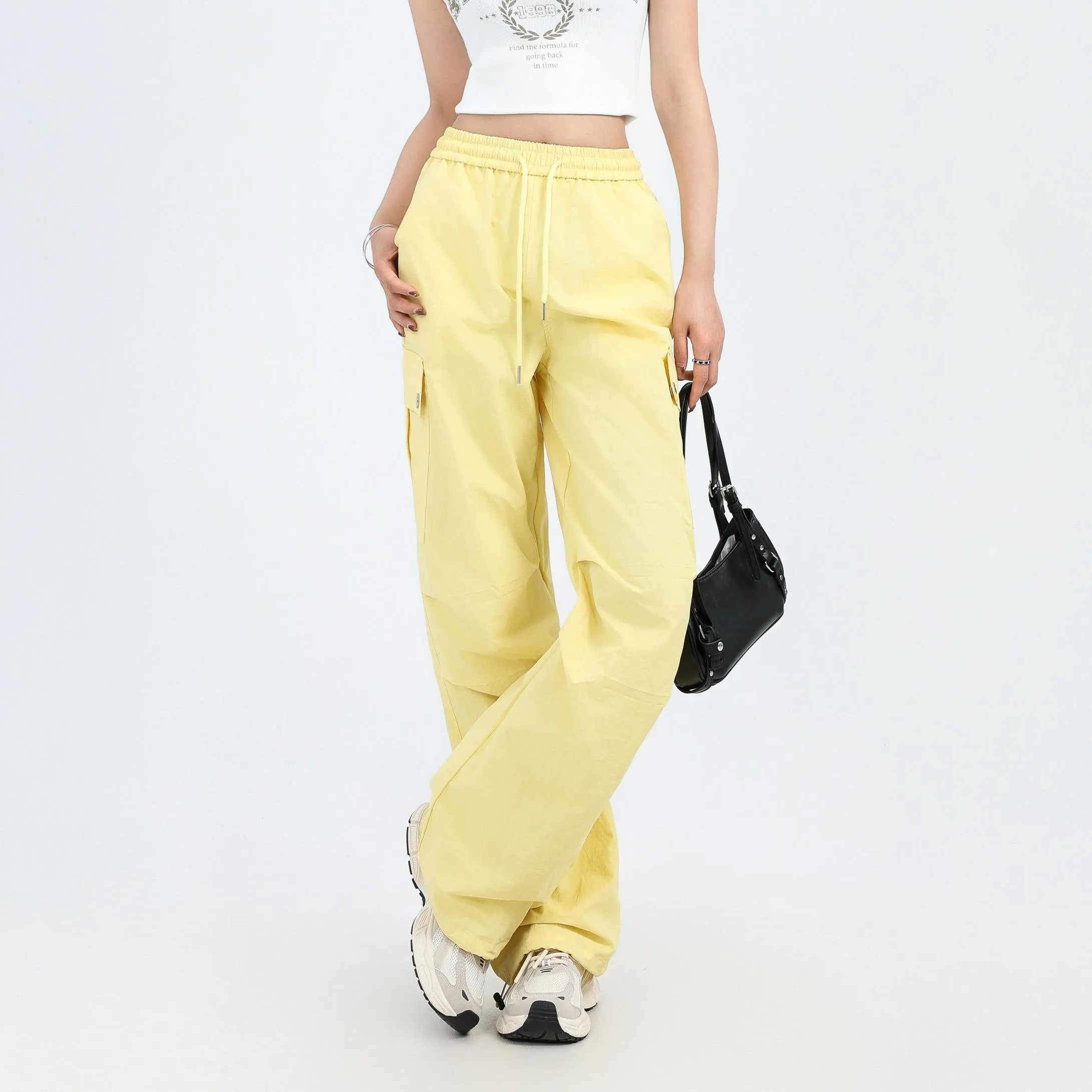 Relaxed-Fit Wide Leg Cargo Pant Perfect for Casual Outings