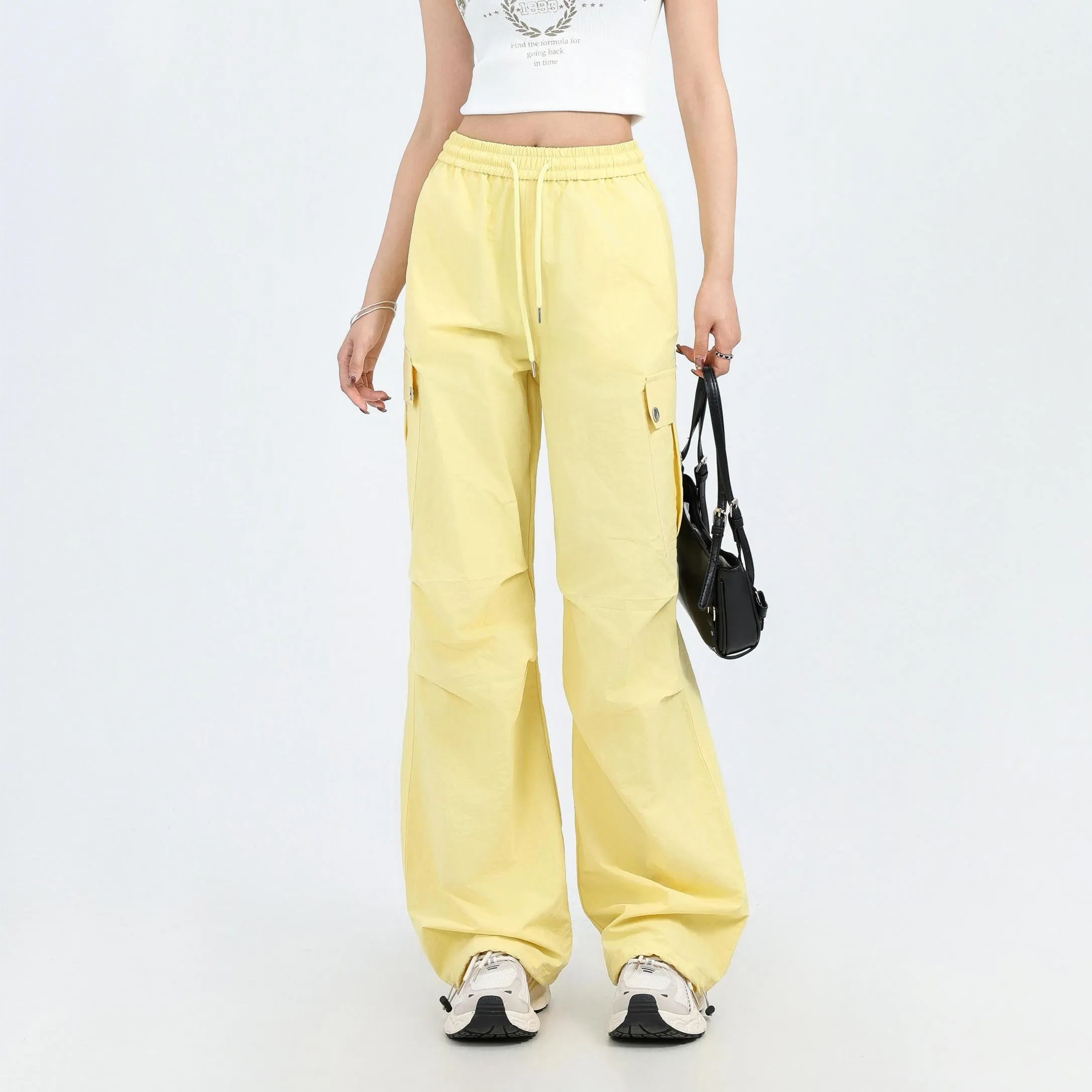 Relaxed-Fit Wide Leg Cargo Pant Perfect for Casual Outings