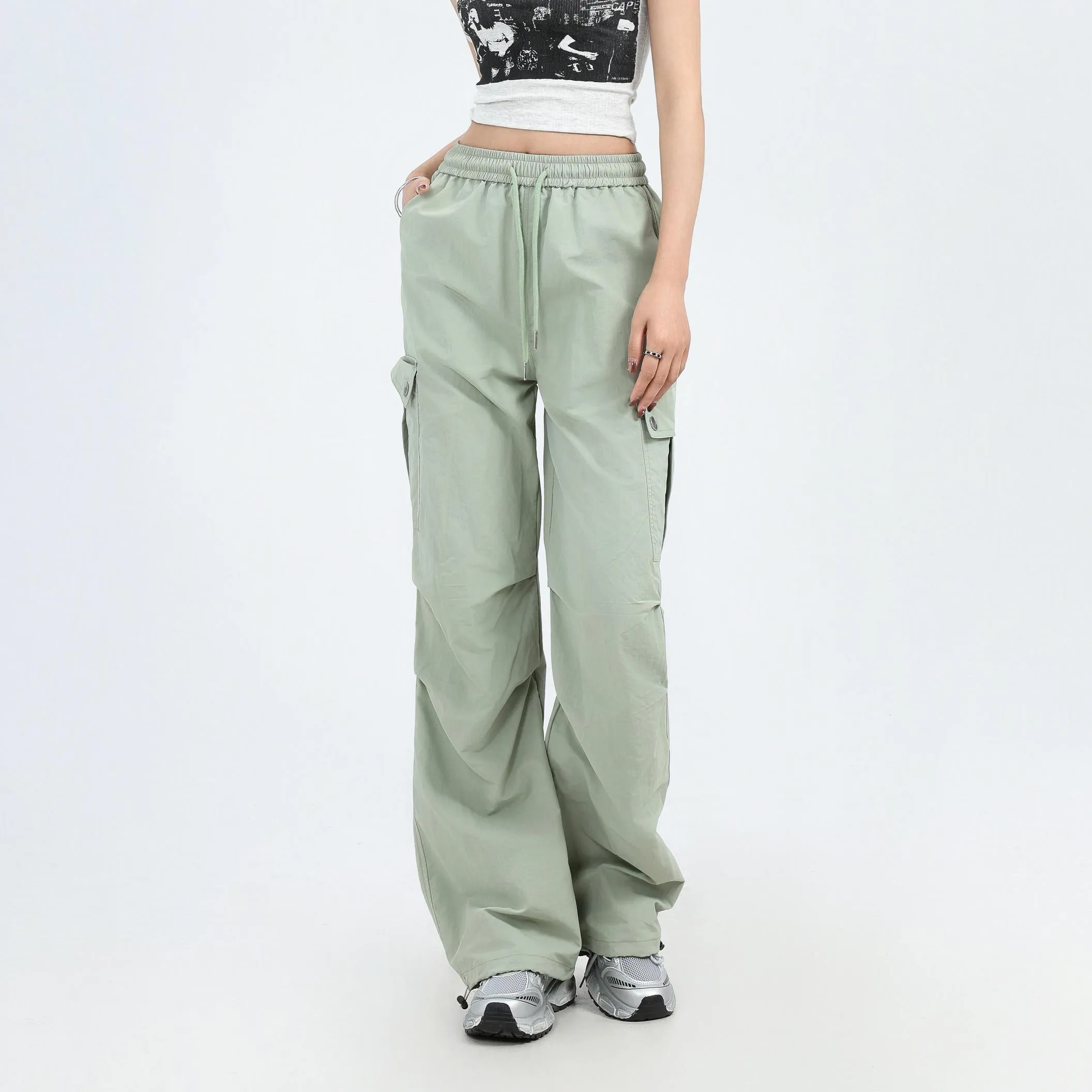 Relaxed-Fit Wide Leg Cargo Pant Perfect for Casual Outings