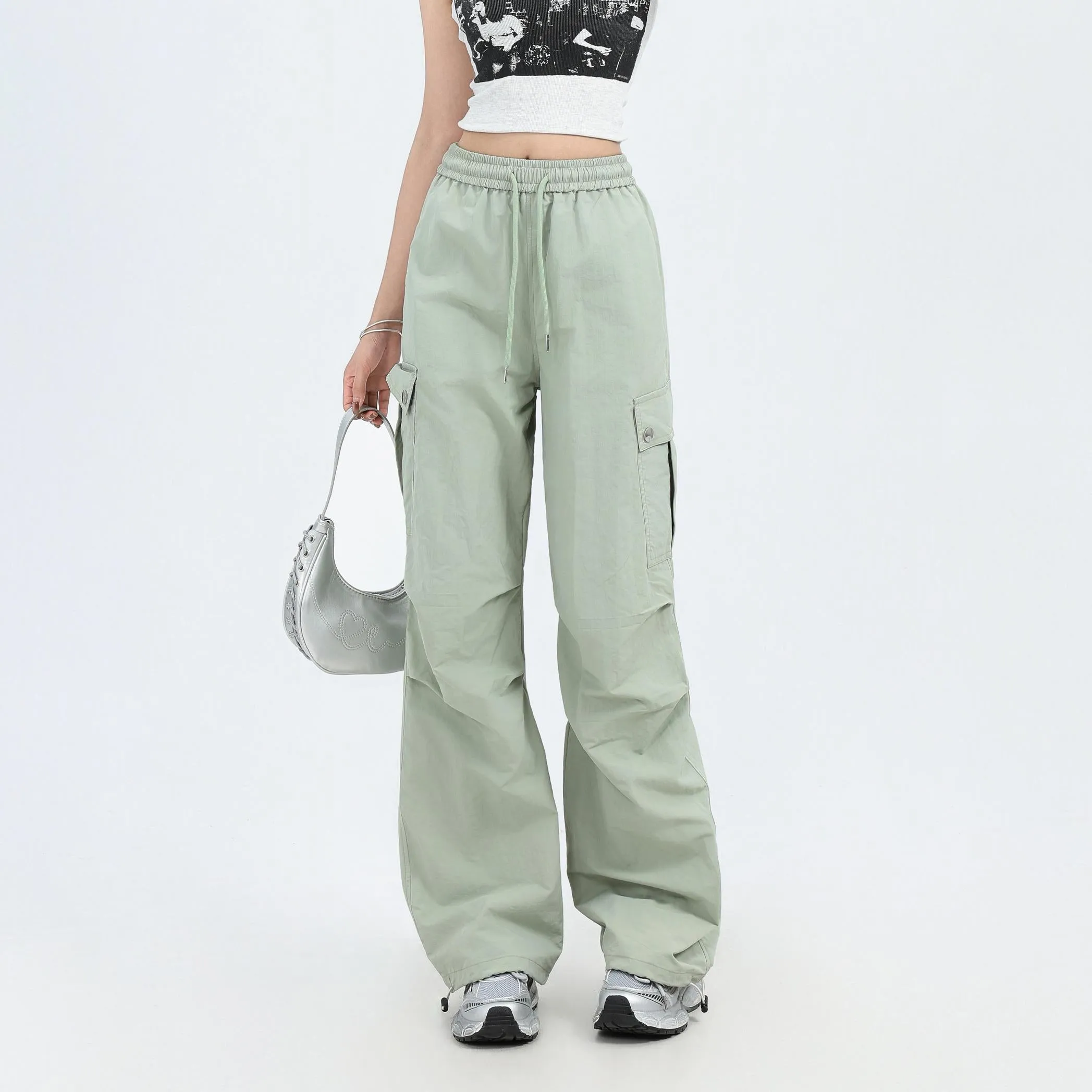 Relaxed-Fit Wide Leg Cargo Pant Perfect for Casual Outings