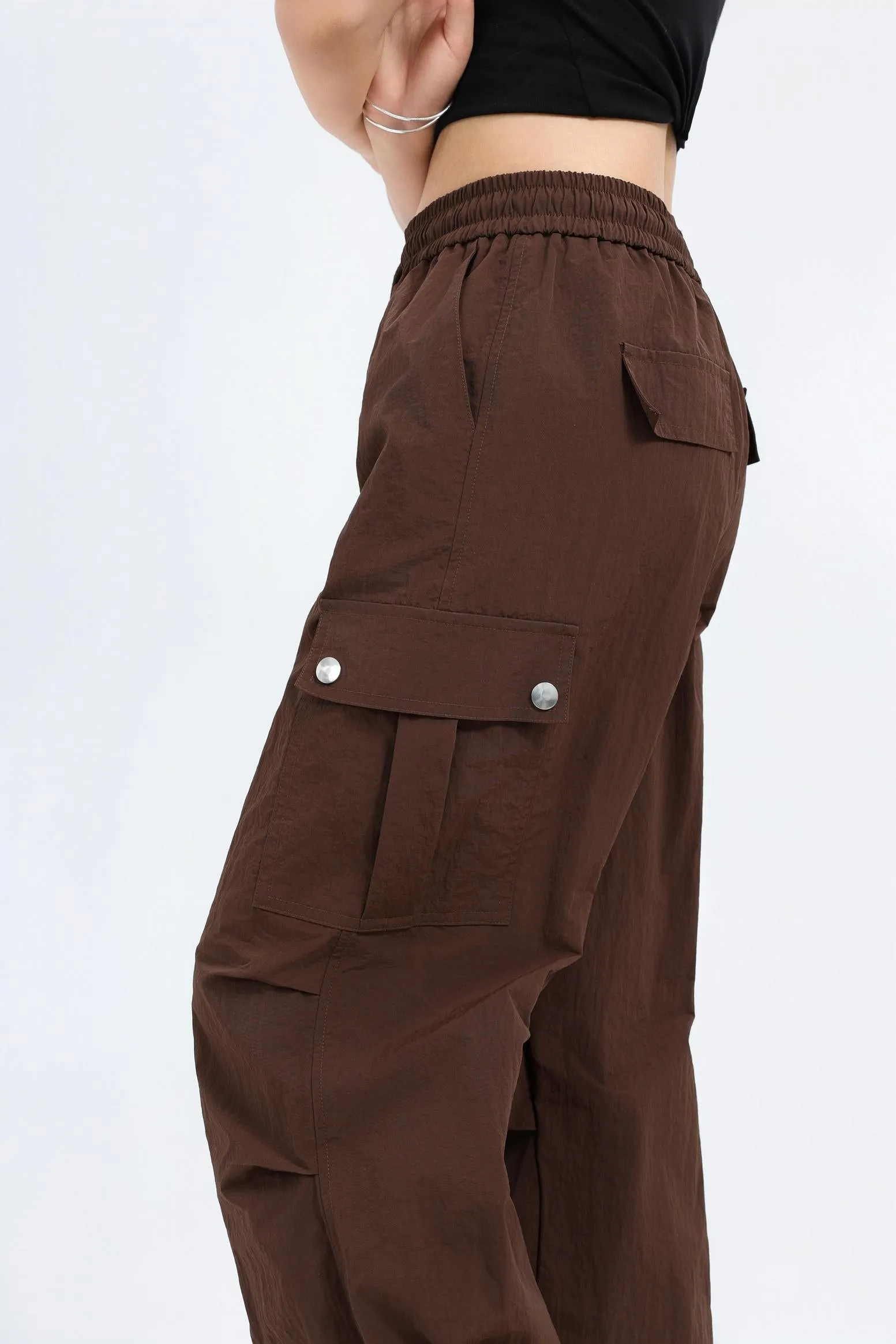 Relaxed-Fit Wide Leg Cargo Pant Perfect for Casual Outings