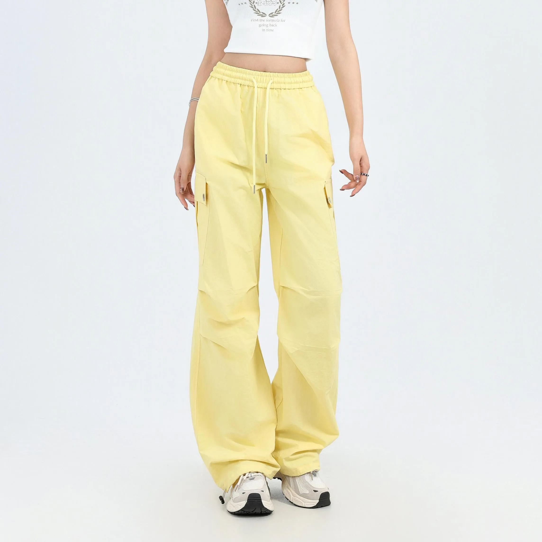 Relaxed-Fit Wide Leg Cargo Pant Perfect for Casual Outings