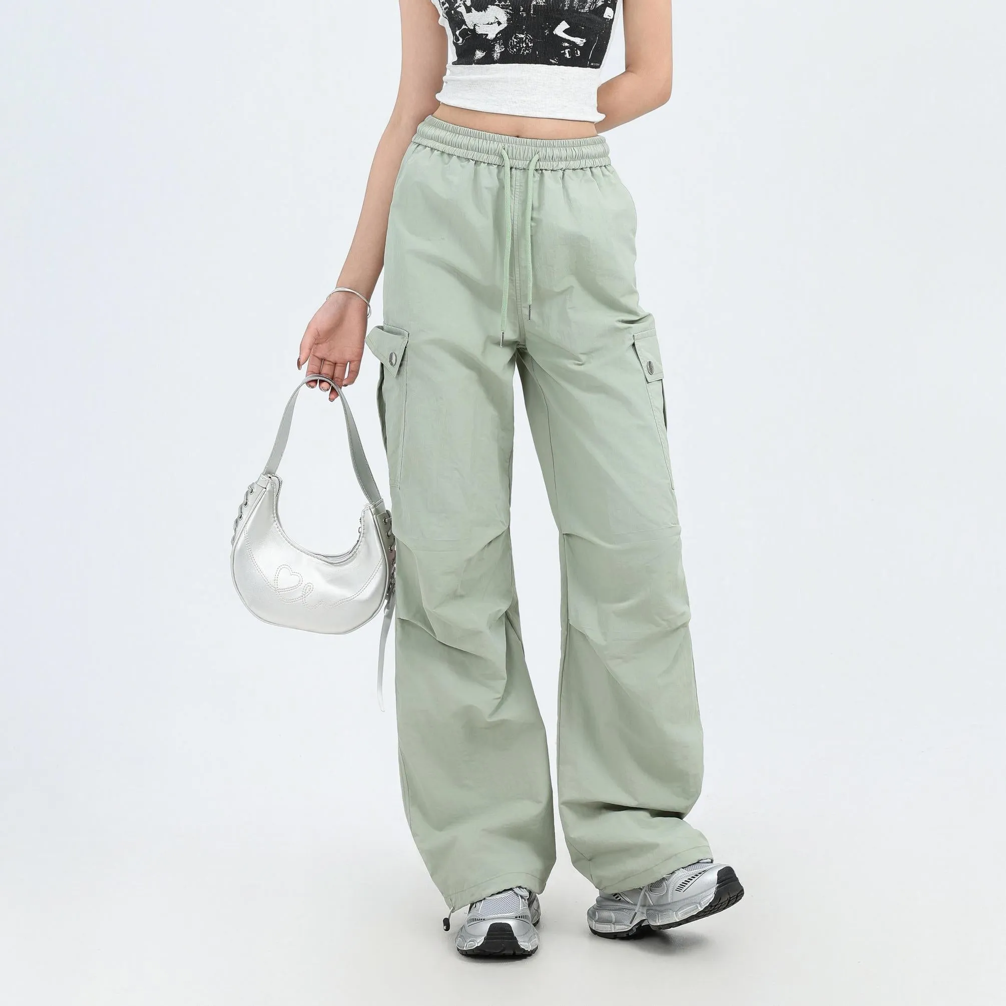Relaxed-Fit Wide Leg Cargo Pant Perfect for Casual Outings