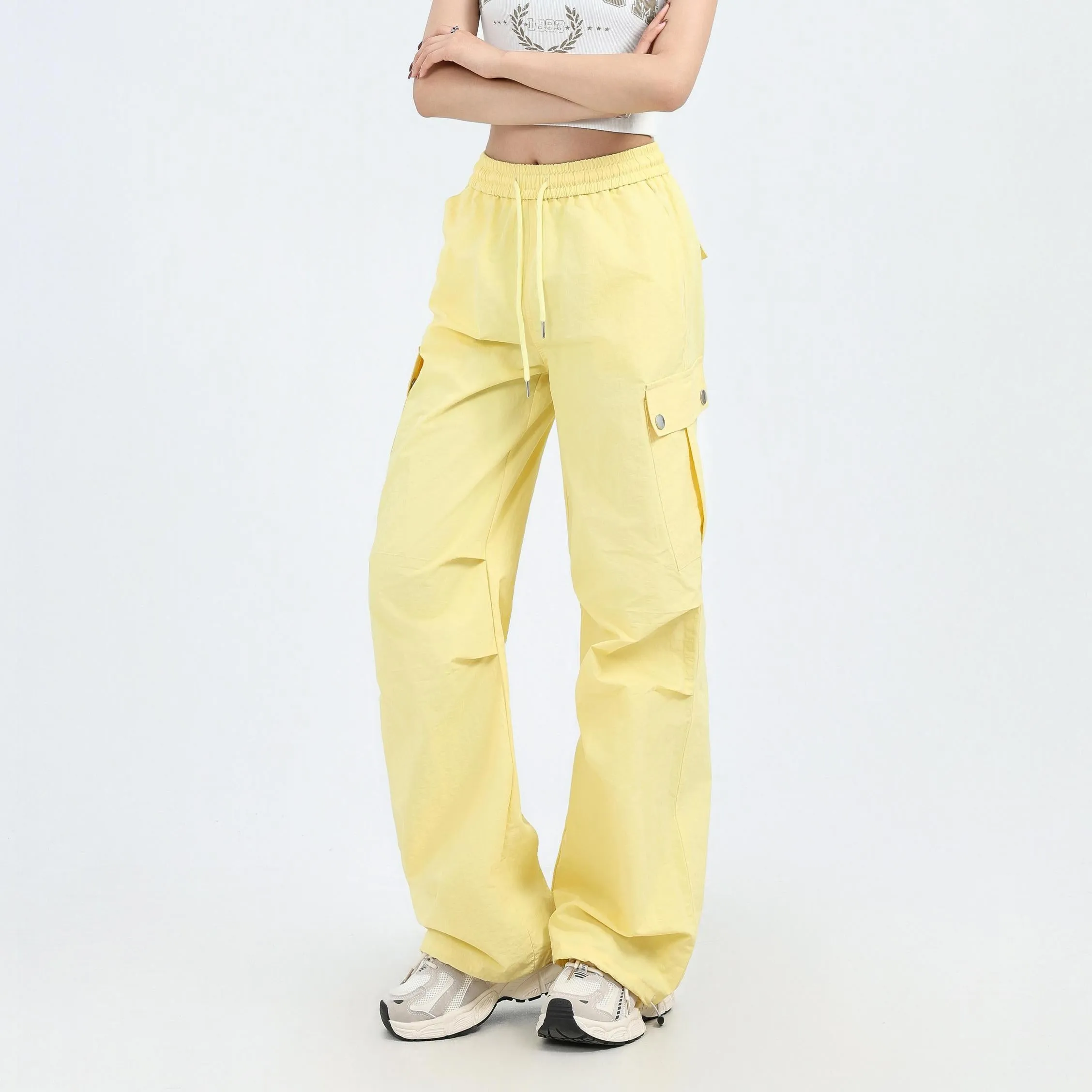 Relaxed-Fit Wide Leg Cargo Pant Perfect for Casual Outings