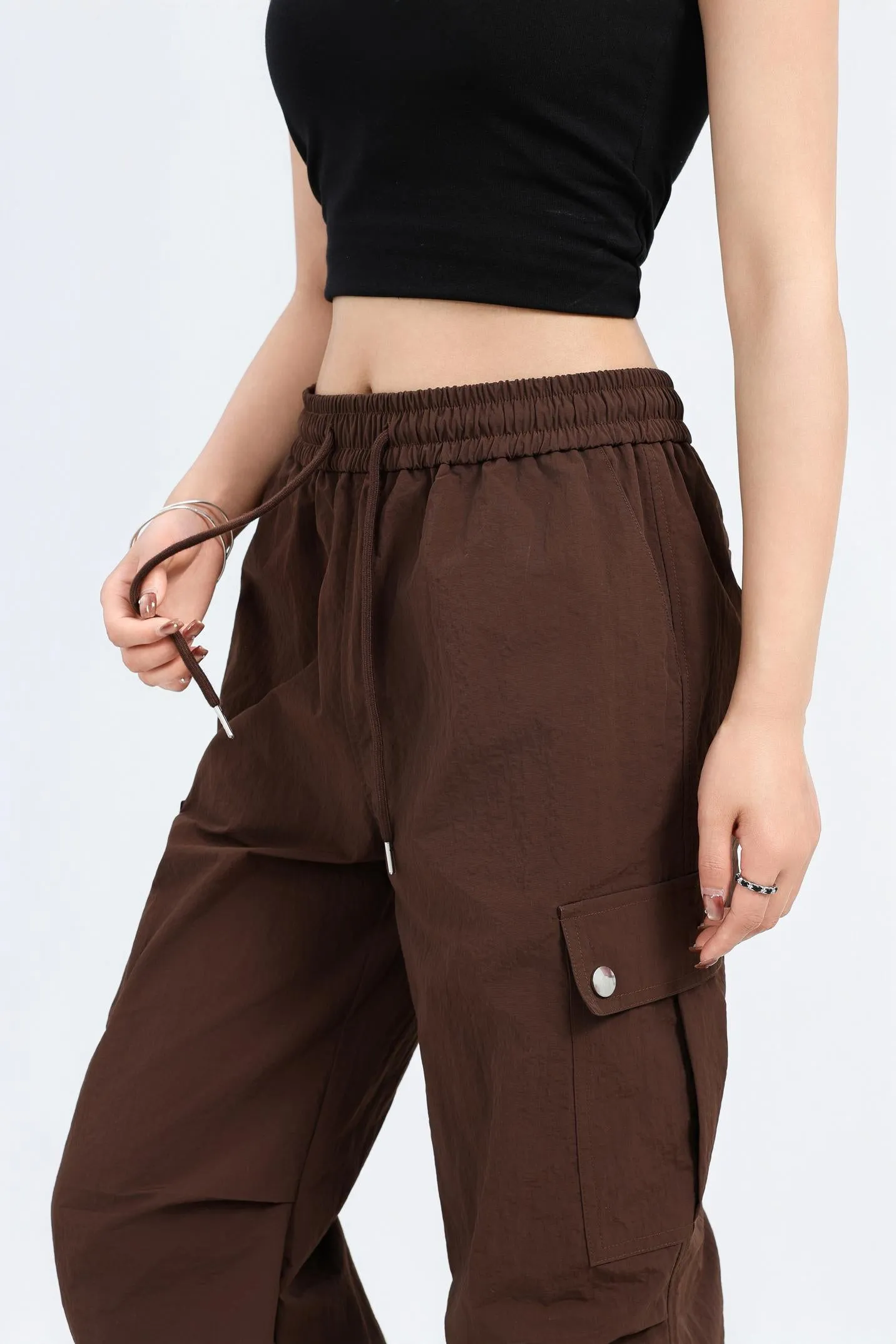 Relaxed-Fit Wide Leg Cargo Pant Perfect for Casual Outings