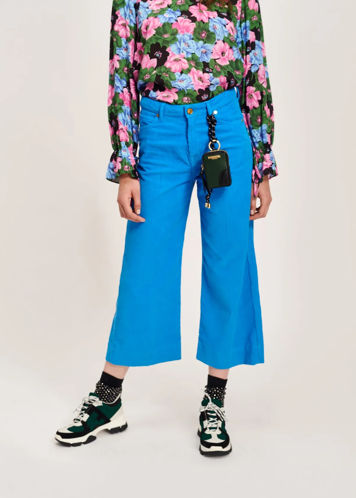 Wide leg pants